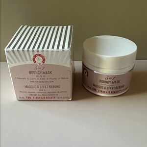 First Aid Beauty 5-in-1 Bouncy Mask